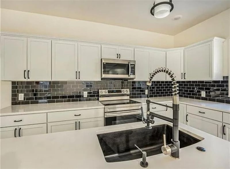 508 Shawnee St, Paola, KS 66071