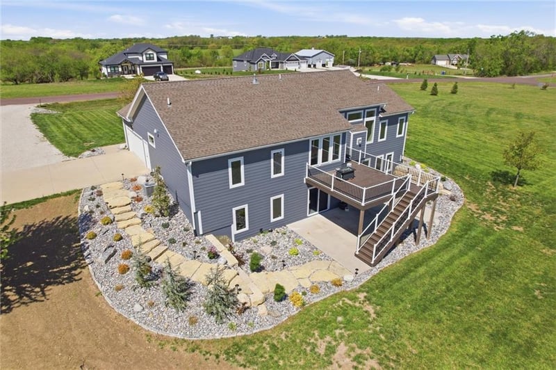 17368 254th St, Tonganoxie, KS 66086