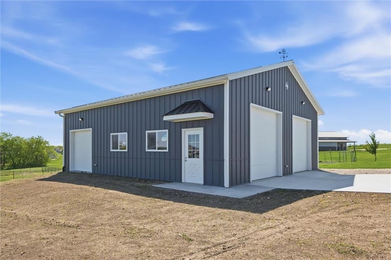 17368 254th St, Tonganoxie, KS 66086