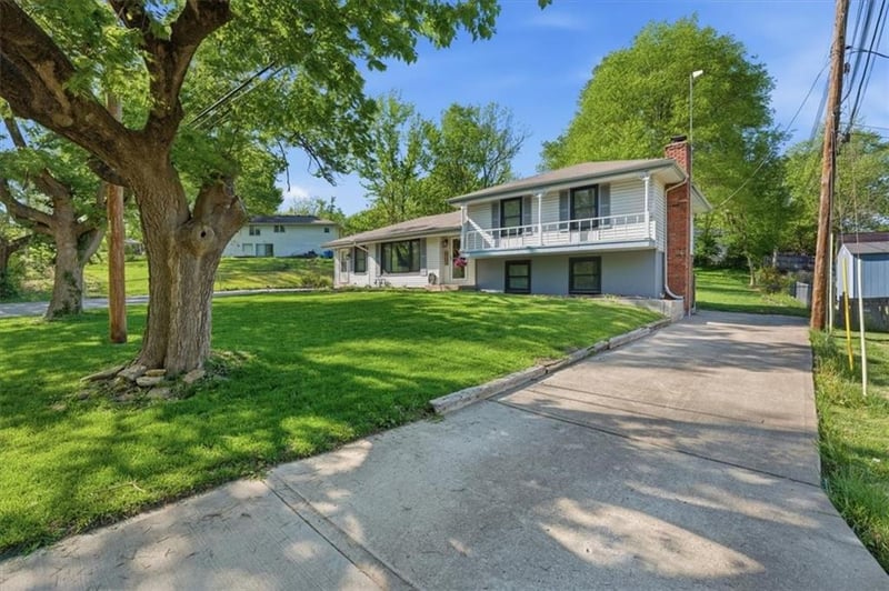 6202 103rd St, Kansas City, MO 64138