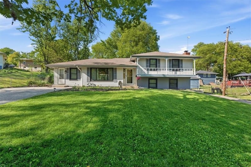 6202 103rd St, Kansas City, MO 64138