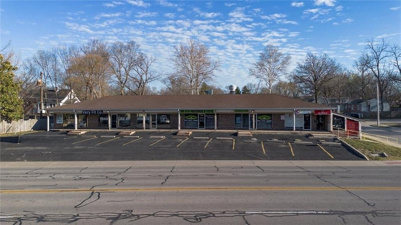 12200 Johnson Dr, Shawnee, KS 66216