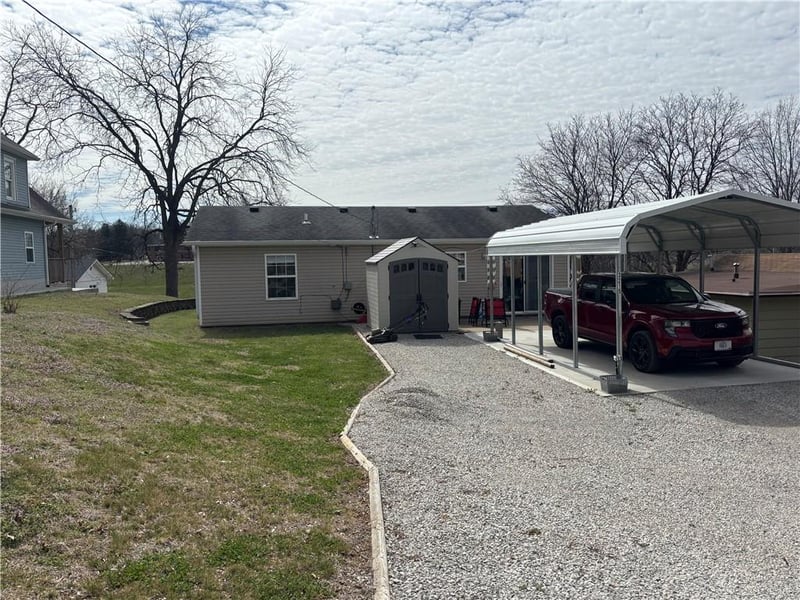 3215 Locust St, St Joseph, MO 64507