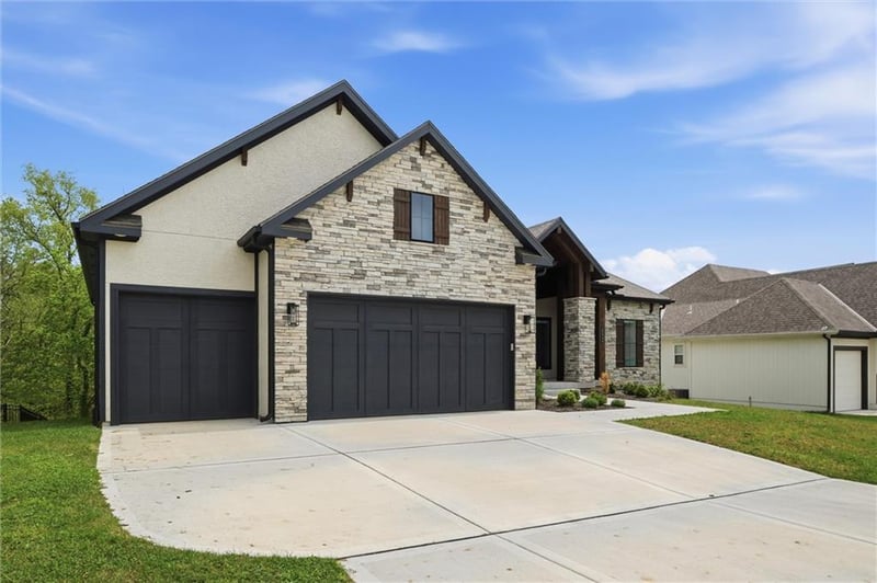 13446 Terrace Park Dr, Parkville, MO 64152