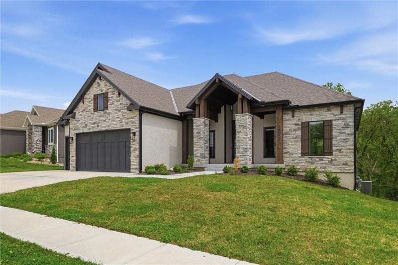 13446 Terrace Park Dr, Parkville, MO 64152