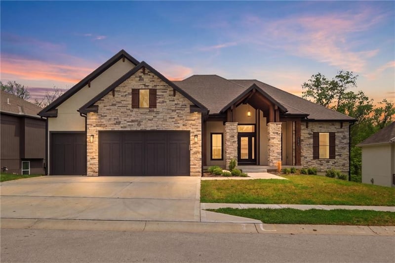 13446 Terrace Park Dr, Parkville, MO 64152