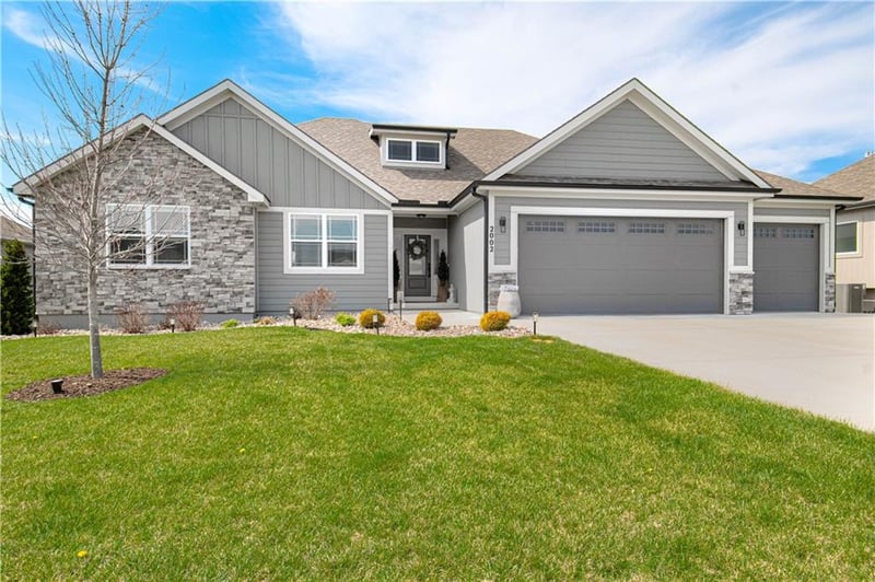 2002 Foxtail Point, Kearney, MO 64060