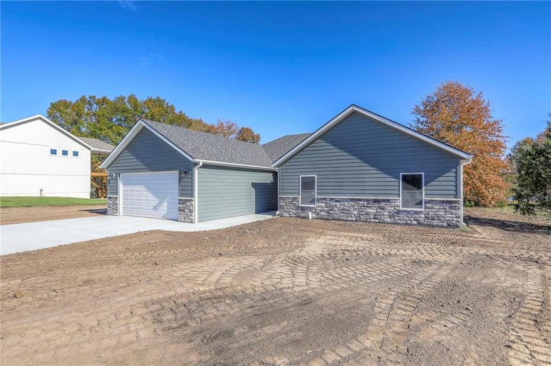 310 51st Rd, Warrensburg, MO 64093