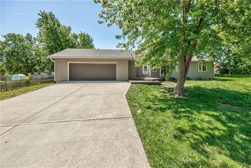105 Cedar St, Spring Hill, KS 66083