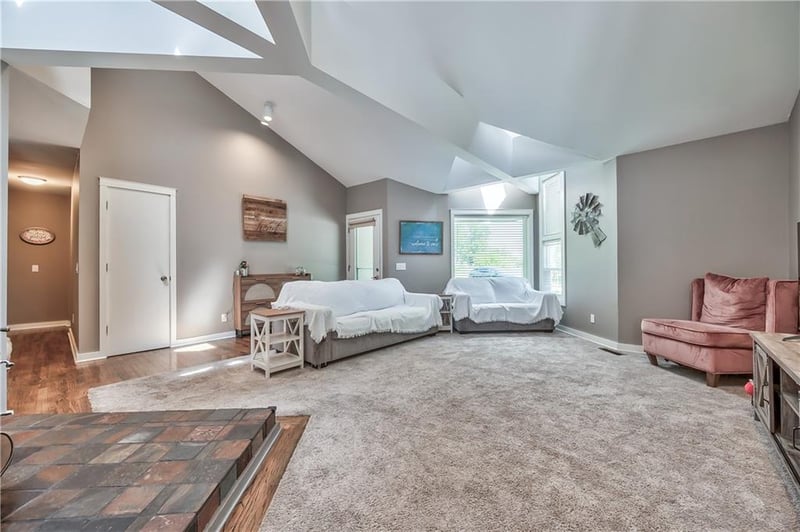 105 Cedar St, Spring Hill, KS 66083