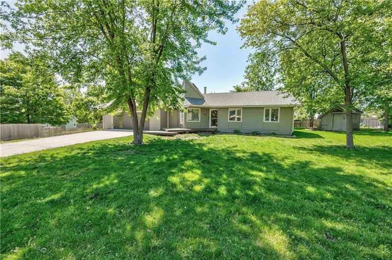 105 Cedar St, Spring Hill, KS 66083