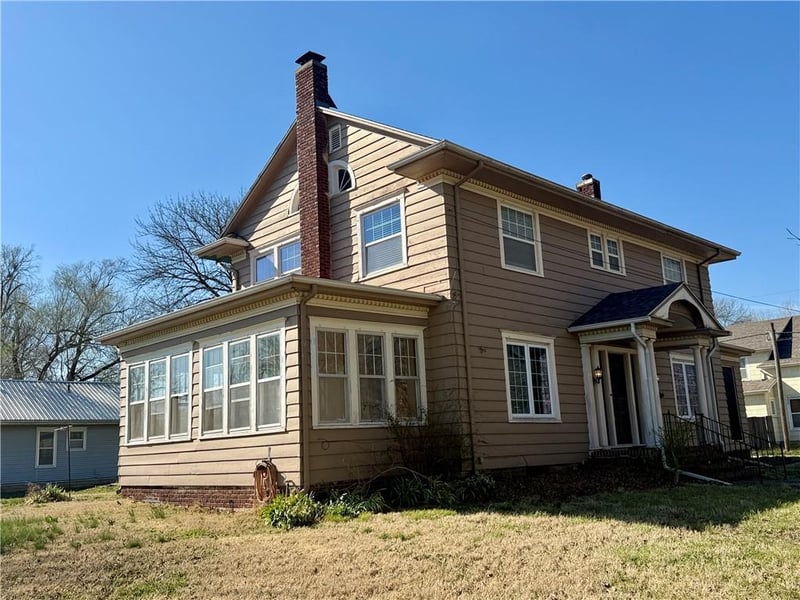416 6th St, Burlington, KS 66839
