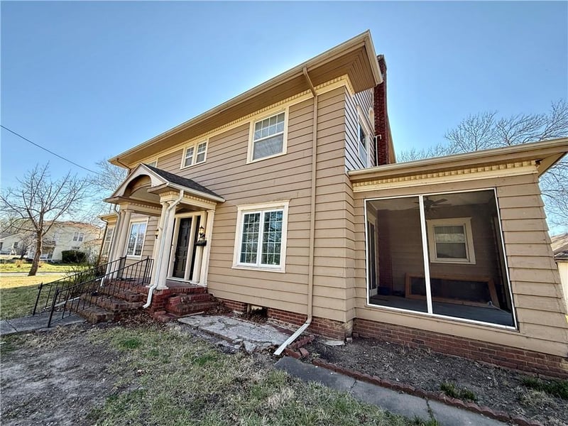 416 6th St, Burlington, KS 66839