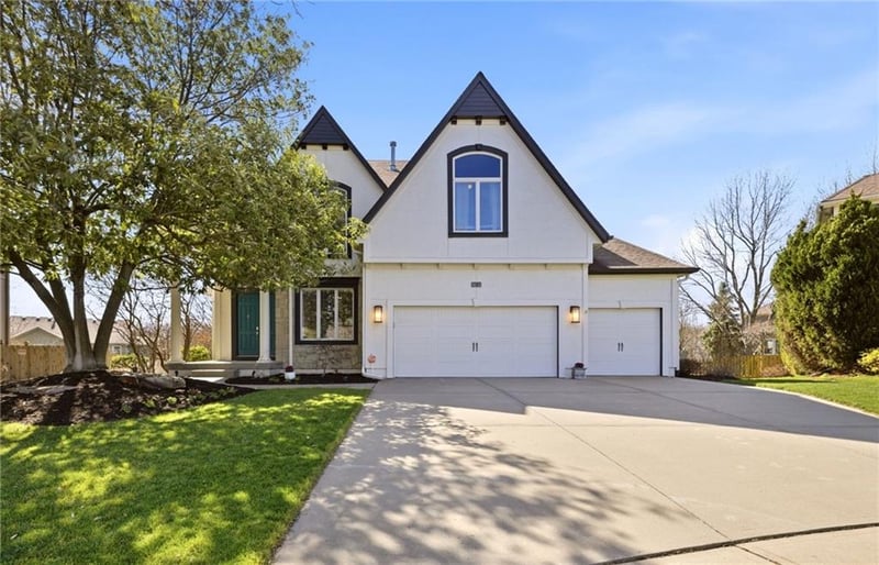 16216 Ash St, Overland Park, KS 66085