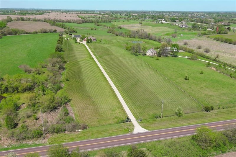 15006 Leavenworth Rd, Basehor, KS 66007