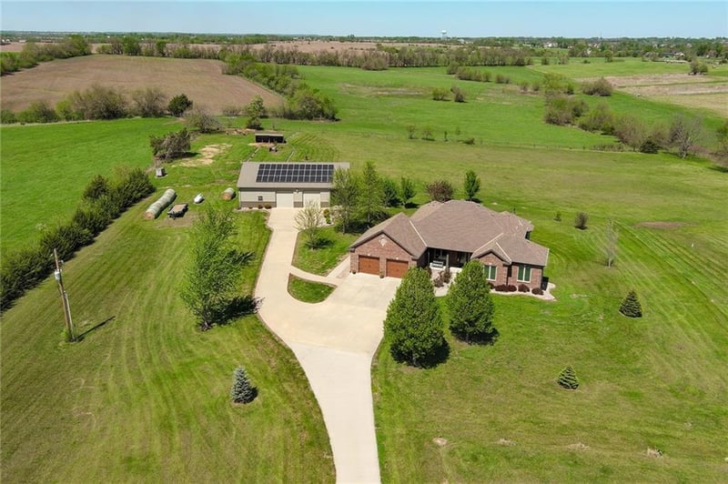 15006 Leavenworth Rd, Basehor, KS 66007