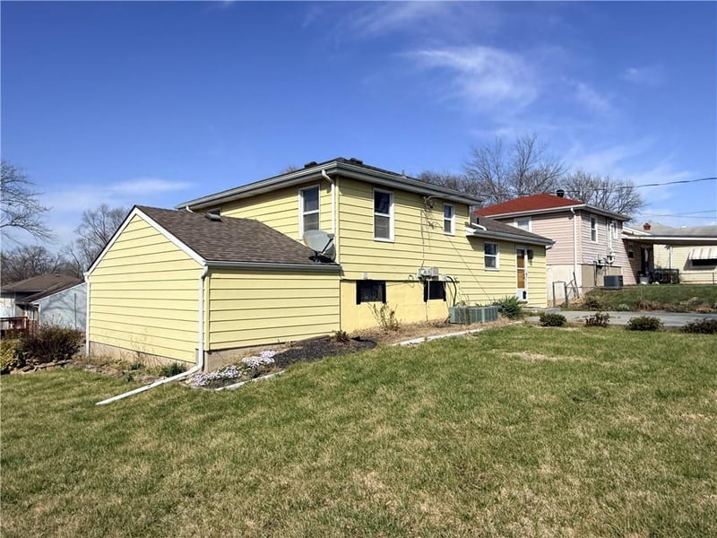 7801 San Rafael Dr, Kansas City, MO 64119