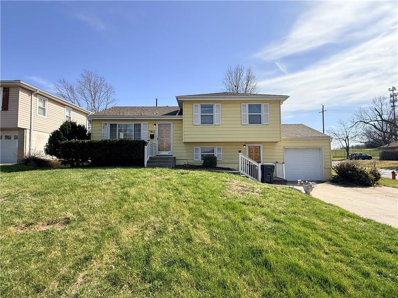 7801 San Rafael Dr, Kansas City, MO 64119