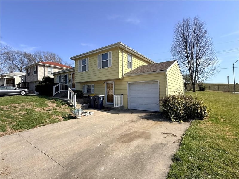 7801 San Rafael Dr, Kansas City, MO 64119