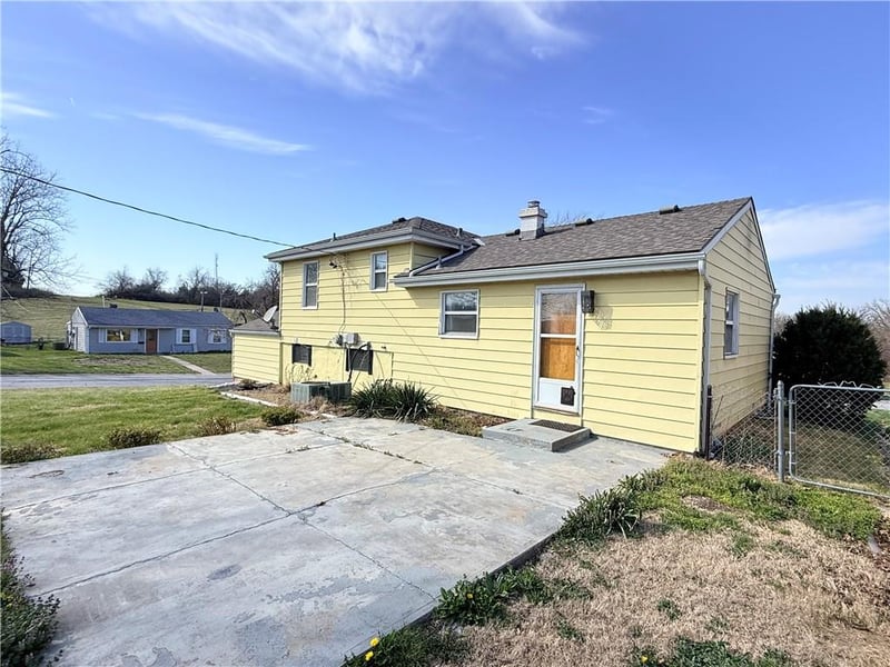 7801 San Rafael Dr, Kansas City, MO 64119