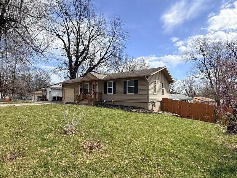 8701 92nd Pl, Kansas City, MO 64138