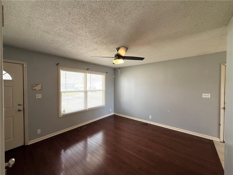 8701 92nd Pl, Kansas City, MO 64138