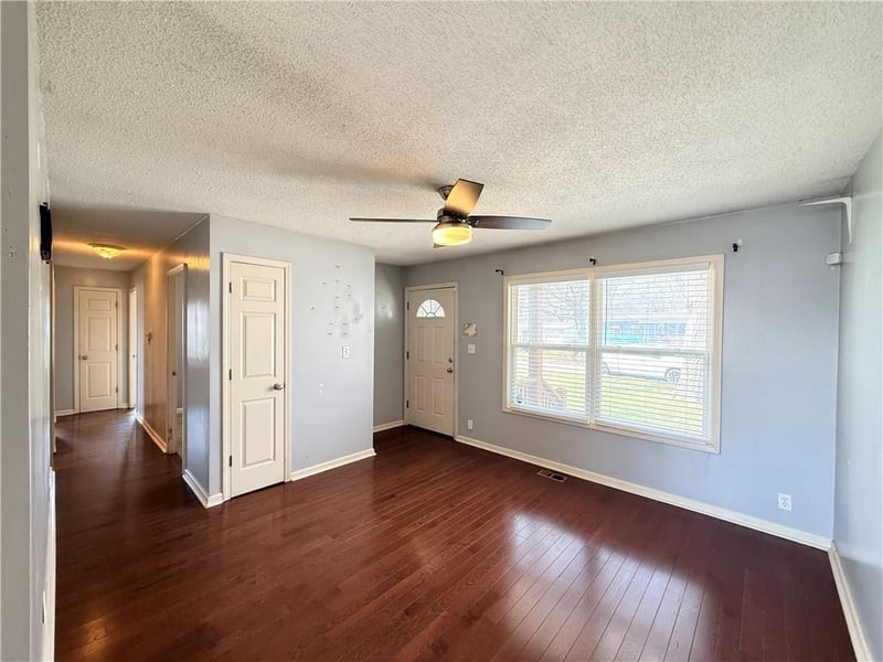 8701 92nd Pl, Kansas City, MO 64138