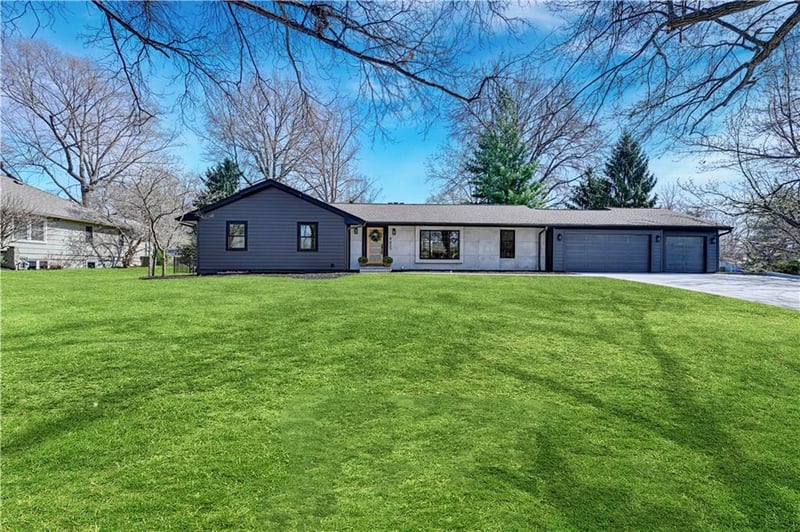 9427 Wenonga Rd, Leawood, KS 66206