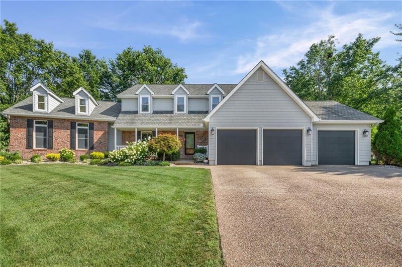 1501 E Sleepy Hollow Dr, Olathe, KS 66062