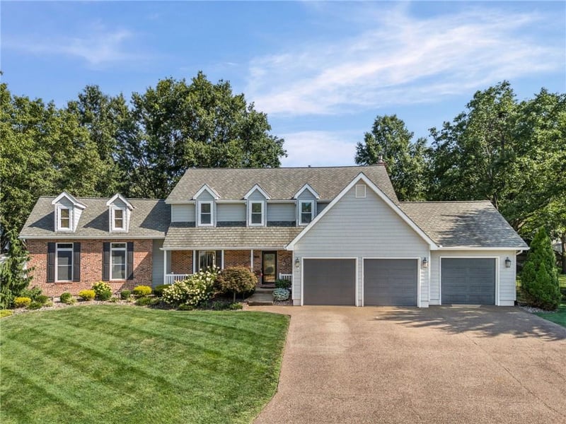 1501 E Sleepy Hollow Dr, Olathe, KS 66062