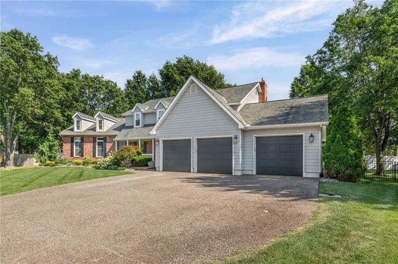 1501 E Sleepy Hollow Dr, Olathe, KS 66062