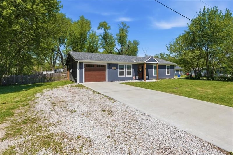 402 Mill St, Strasburg, MO 64090