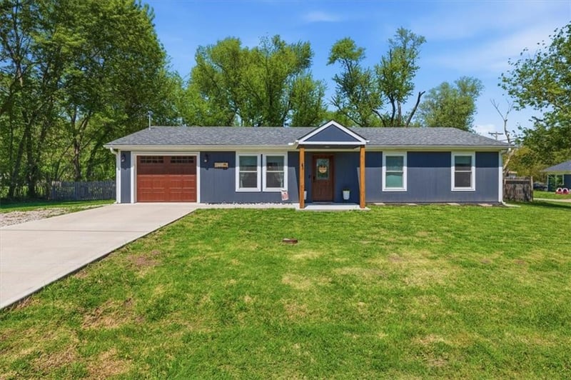 402 Mill St, Strasburg, MO 64090