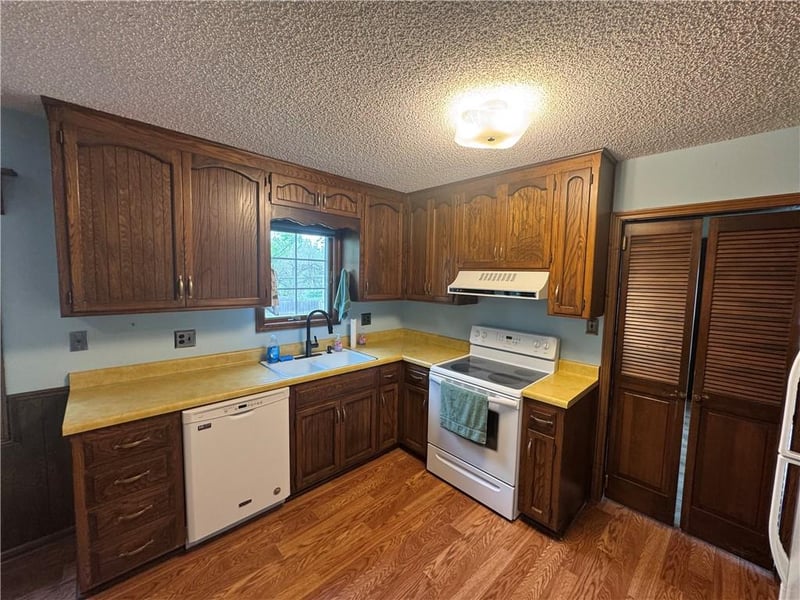 12000 60th Pl, Shawnee, KS 66216