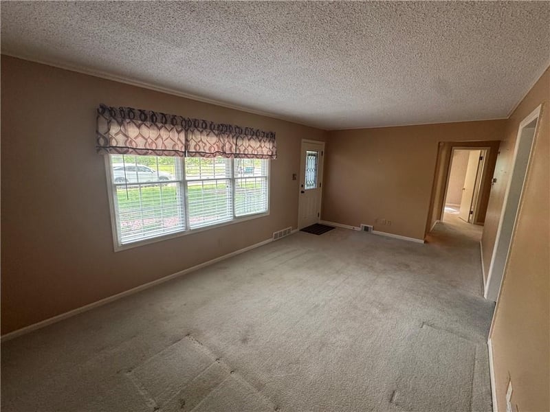 12000 60th Pl, Shawnee, KS 66216