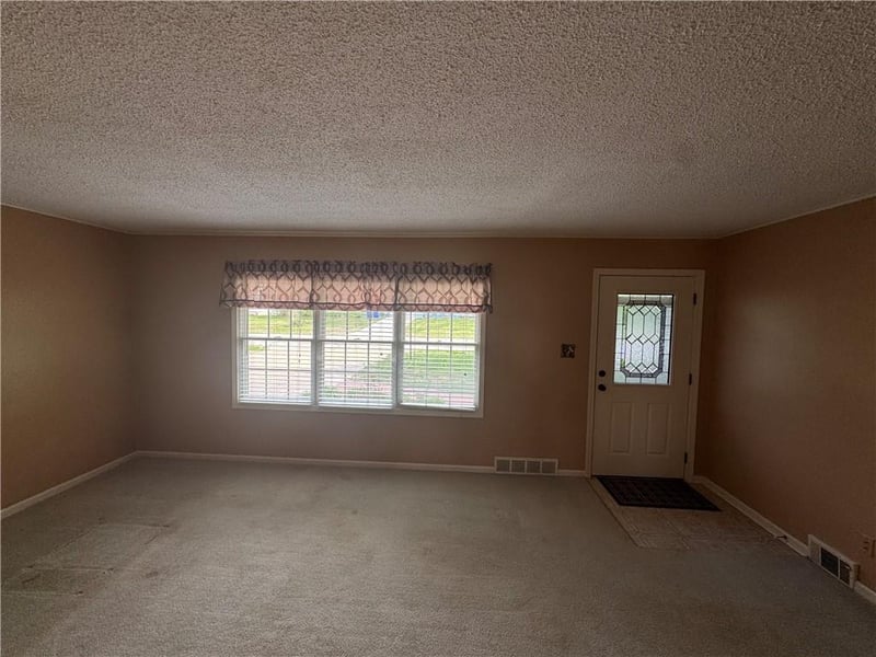 12000 60th Pl, Shawnee, KS 66216