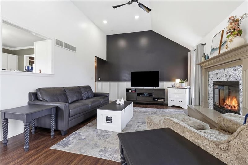 814 Park Dr, Raymore, MO 64083