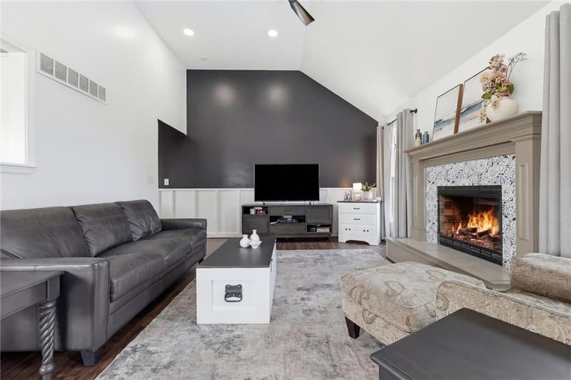 814 Park Dr, Raymore, MO 64083