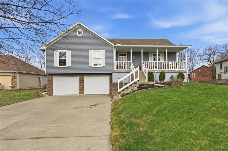 814 Park Dr, Raymore, MO 64083