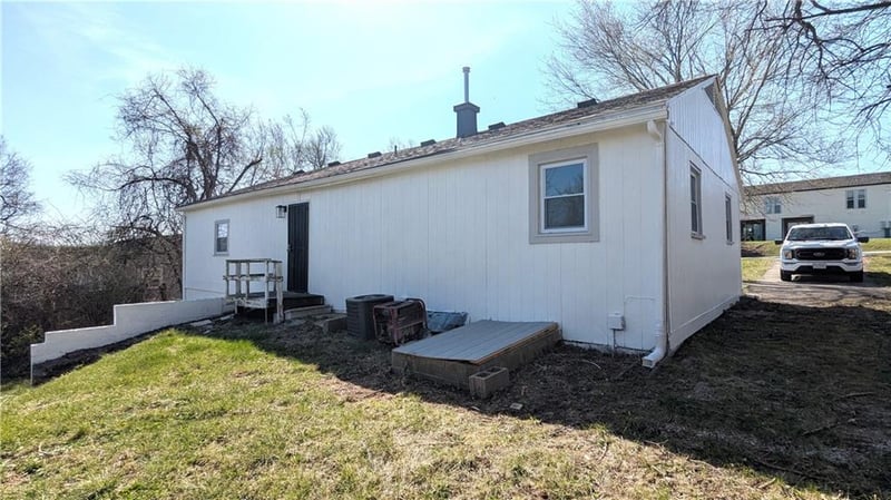 3812 93rd St, Kansas City, MO 64132