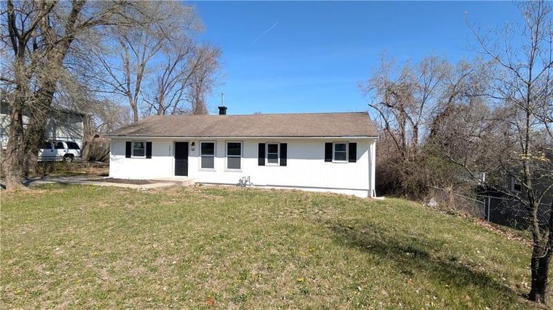 3812 93rd St, Kansas City, MO 64132