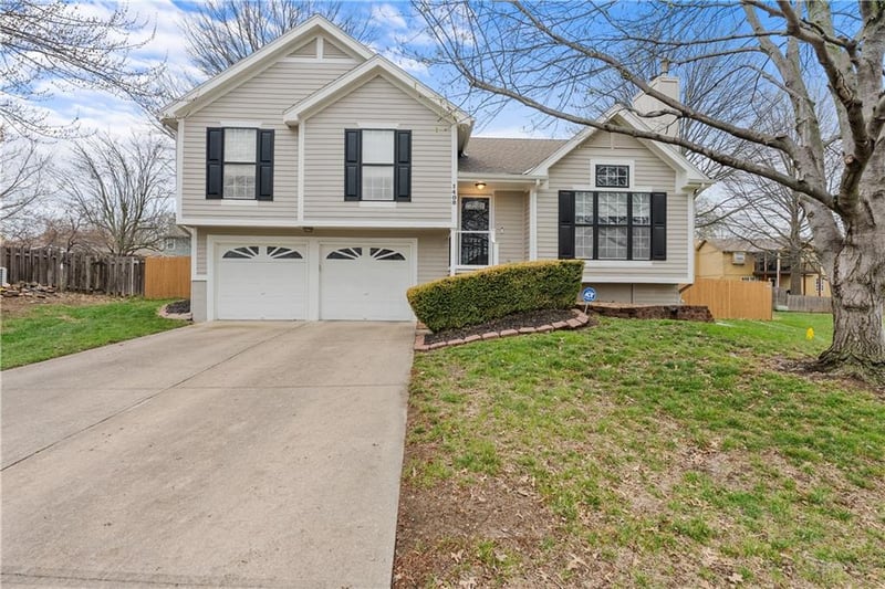 1408 Applewood Ct, Lee's Summit, MO 64086