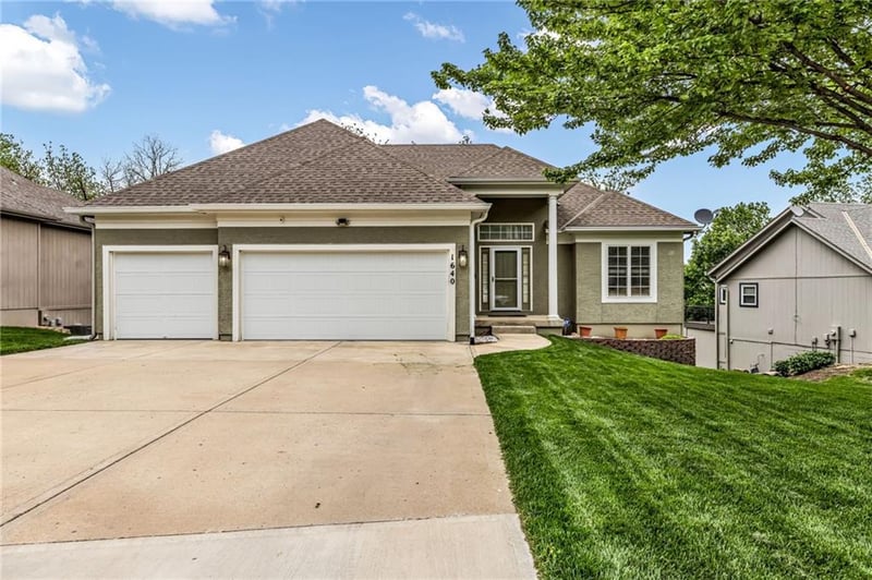 1640 Hunter Dr, Olathe, KS 66061