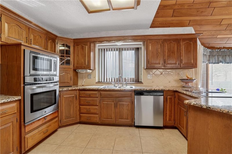 9805 Appleton Ave, Kansas City, MO 64134