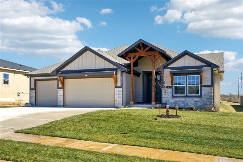 8308 90th St, Kansas City, MO 64153