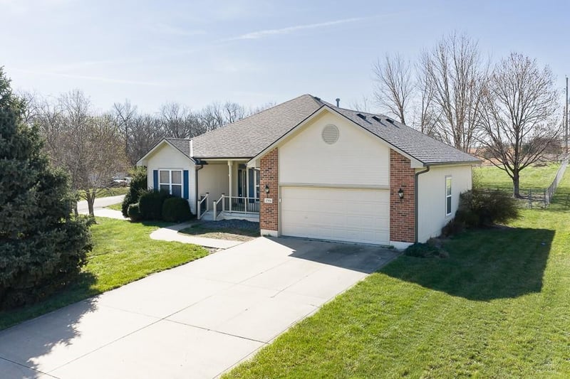 17956 157th St, Basehor, KS 66007