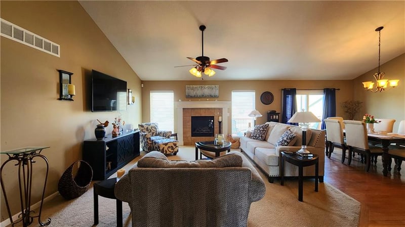 9816 Stark Ave, Kansas City, MO 64157