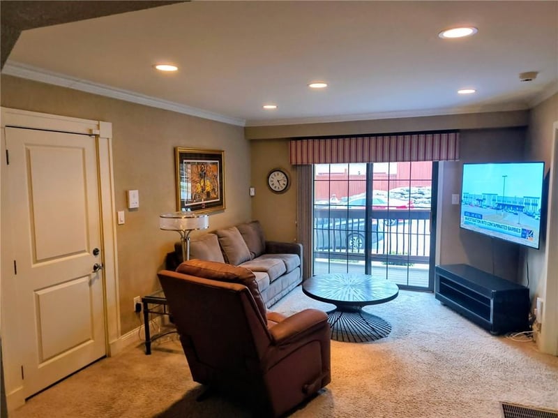 1108 46th St #6, Kansas City, MO 64112