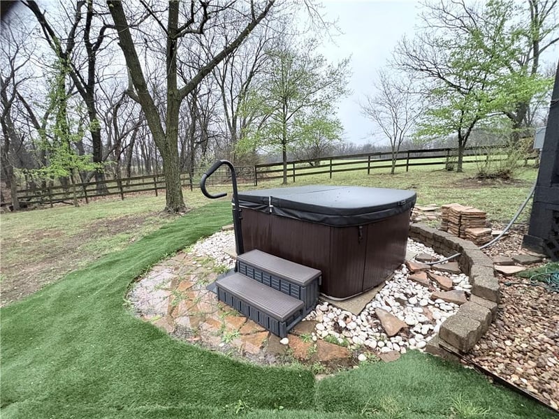 844 NW State Rt 13 Hw, Warrensburg, MO 64093