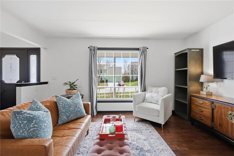 11520 Robinson St, Overland Park, KS 66210